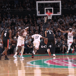 Victor Wembanyama posterizes the Suns.