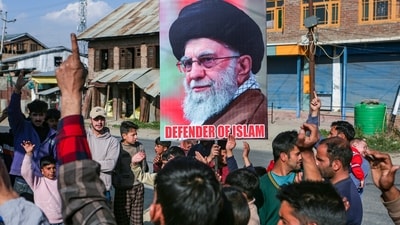 Pulwama: Agitators hold a portrait of Iran's Supreme Leader Ayatollah Ali Khamenei during a protest by Shia Muslims against the United States and Israel following reported attacks on Iran. (PTI Photo)(PTI02_28_2026_000381A) (PTI)