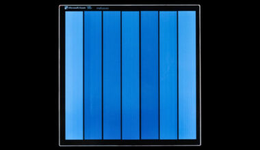 This Tiny Glass Square Could Store 2 Million Books of Data For 10,000 Years : ScienceAlert