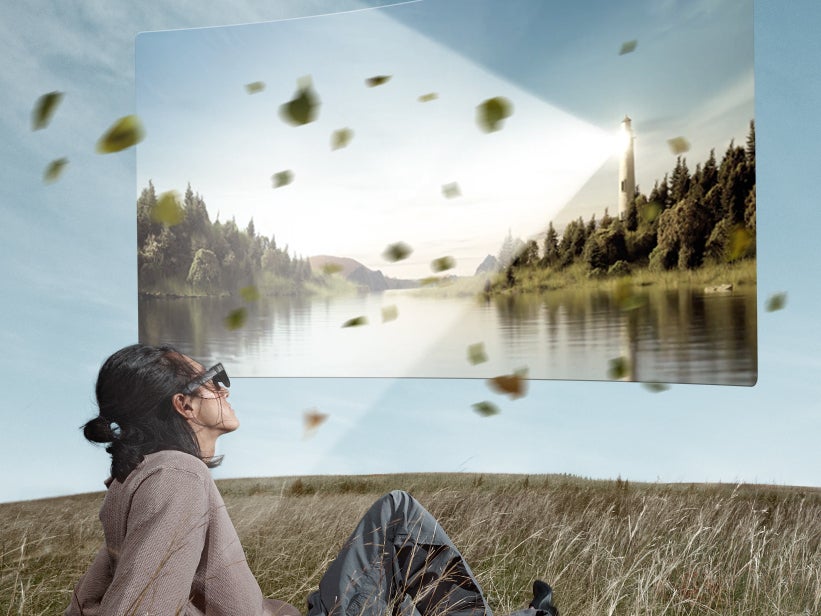 Using the RayNeo Air 4 Pro AR glasses outdoors