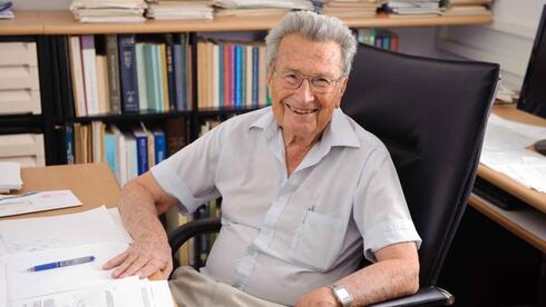 Prof. Yigal Talmi, founding figure of Israeli nuclear physics, dies at 101