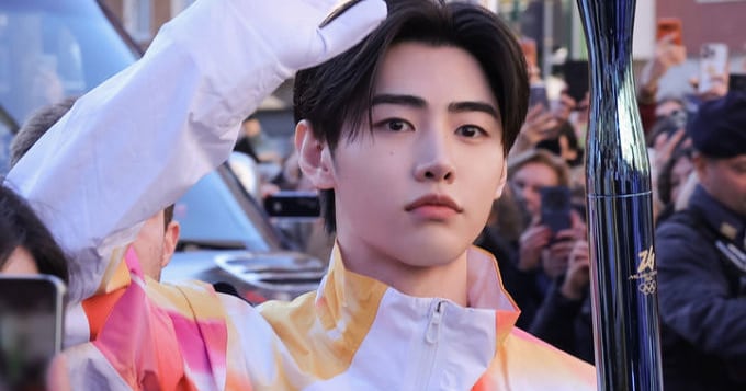 ENHYPEN’s Sunghoon Fulfills Olympic Dream as Torchbearer - 조선일보