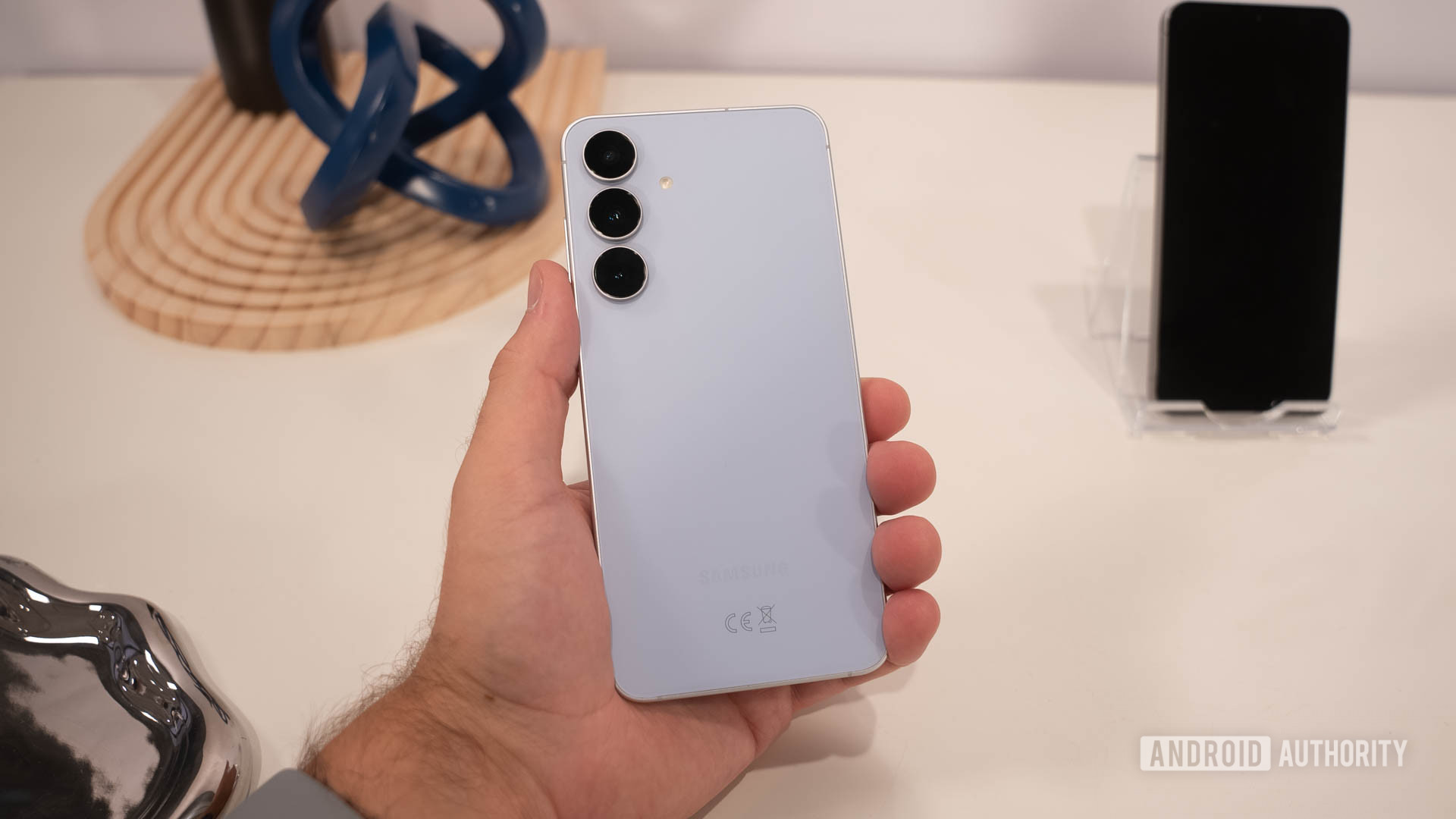 Samsung Galaxy S25 FE in Icyblue in man's hand