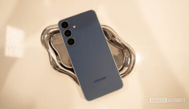 Samsung Galaxy S25 FE in Navy on silver tray