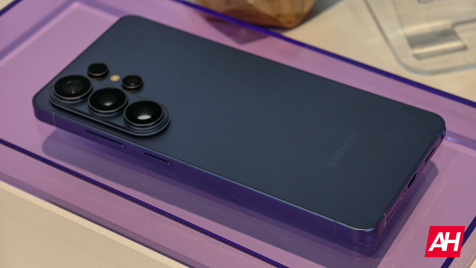 Samsung Finally Admits It's Looking At Silicon-Carbon Batteries