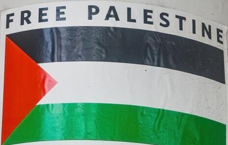 'Free Palestine' sticker (Photo: Anzz Media / shutterstock) סטיקר "Free Palestine"