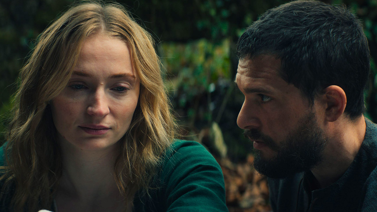 (L-R) Sophie Turner as Anne and Kit Harington as Jago in The Dreadful