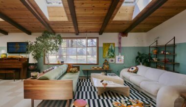 5 “Old-Fashioned” Living Room Features Designers Are Bringing Back in 2026