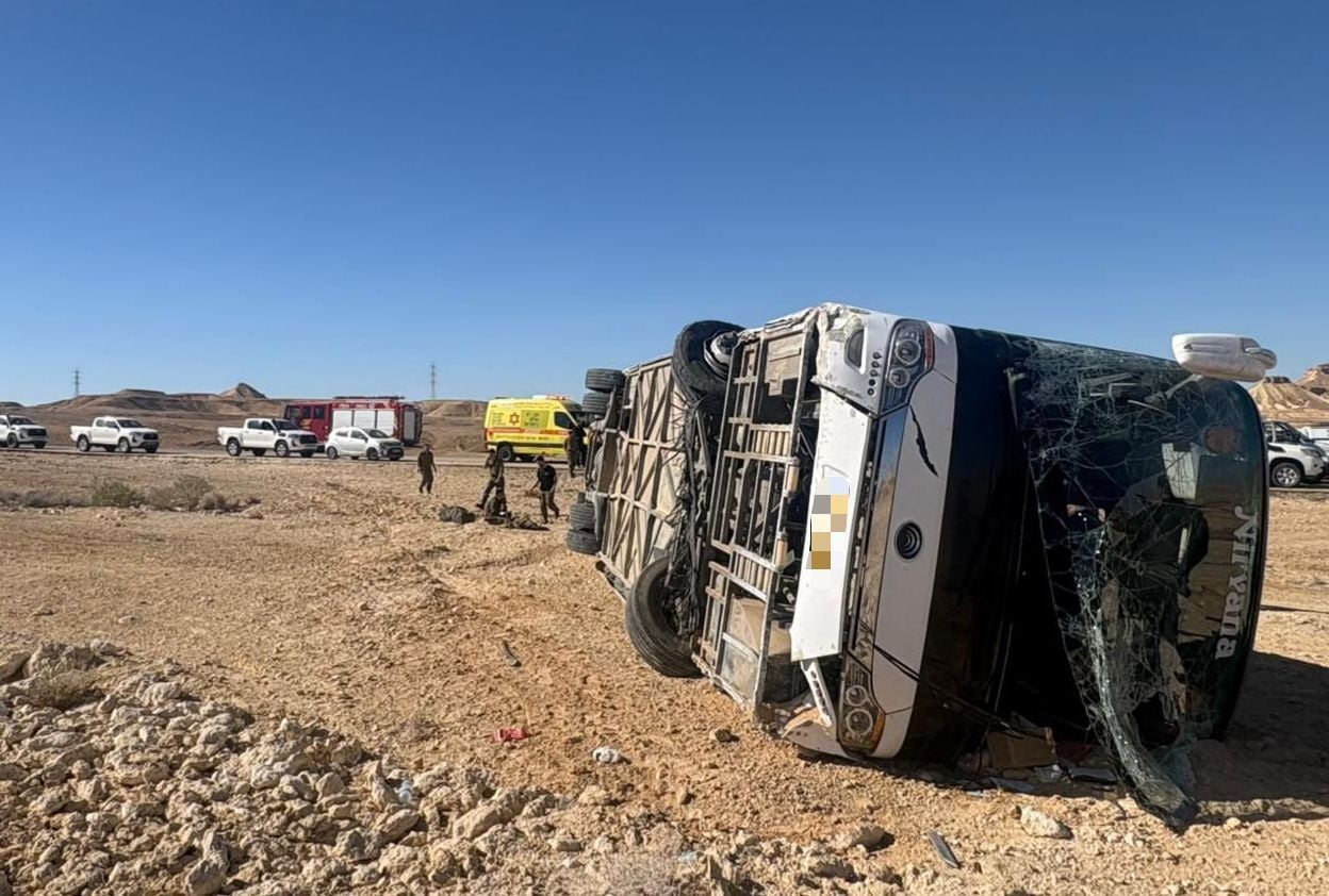 At least 29, mostly IDF soldiers, injured in 2 separate bus accidents in Negev