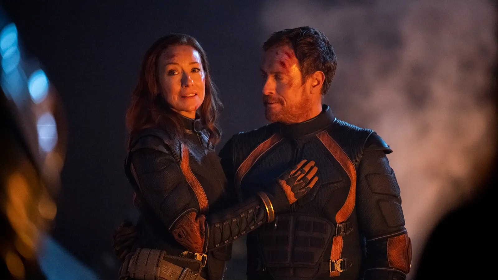 John and Maureen Robinson in Netflix's Lost in Space (2018)
