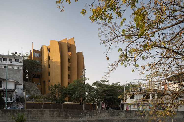 Carpinteros Residential Building / Zozaya Arquitectos - Image 1 of 27