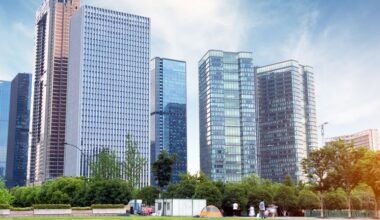 Assessing Olav Thon Eiendomsselskap (OB:OLT) Valuation After Mixed 2025 Earnings And Board Changes