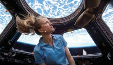 An astronaut in the ISS looking at Earth