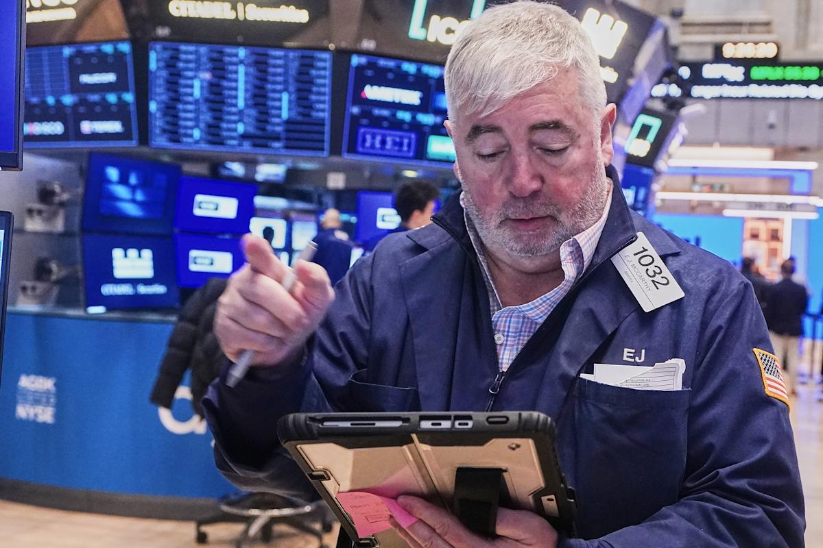 Stock market today: Dow, S&P 500, Nasdaq sink as tech stocks get pummeled - Yahoo Finance