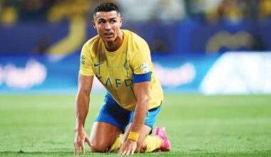 Arsenal blows 2-goal lead at Wolves