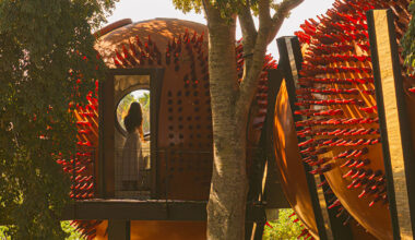 rebelo de andrade's spherical 'átomos' cabins float over portuguese vineyard
