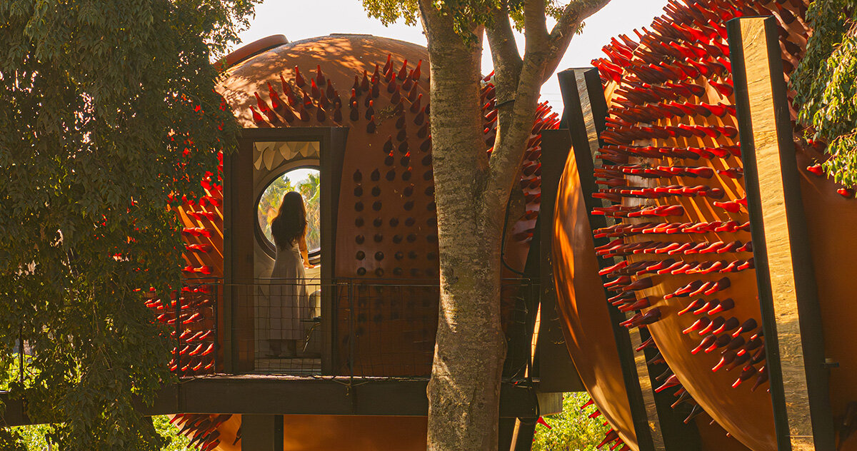 rebelo de andrade's spherical 'átomos' cabins float over portuguese vineyard