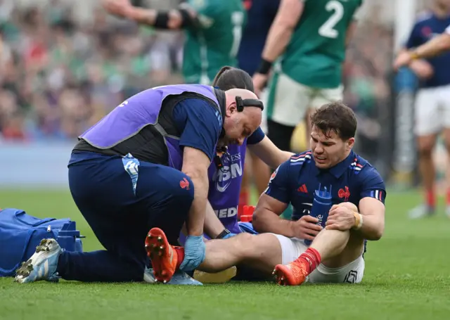 Antoine Dupont injured