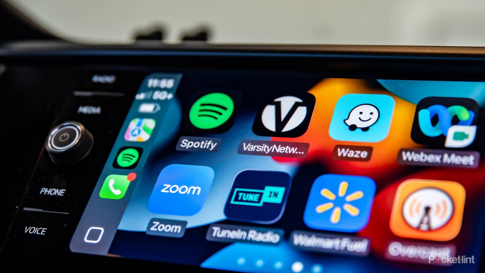 CarPlay will let you play videos with iOS 26, but there are rules