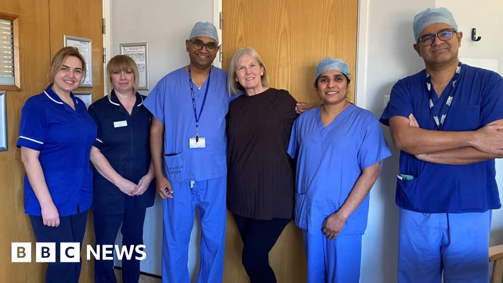 First patients have surgery using robot at Margate hospital - BBC