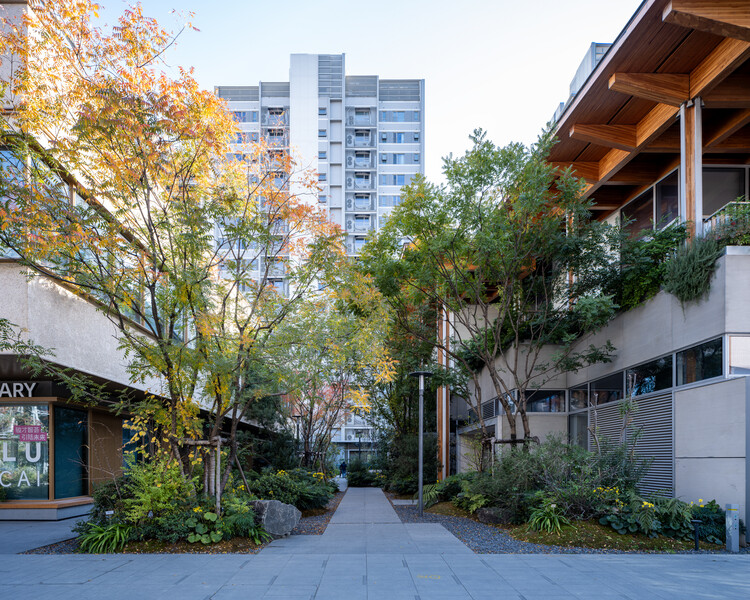 CHUNXI Marketplace and GULANG Gymnasium / Atelier Z+ - Exterior Photography, Balcony