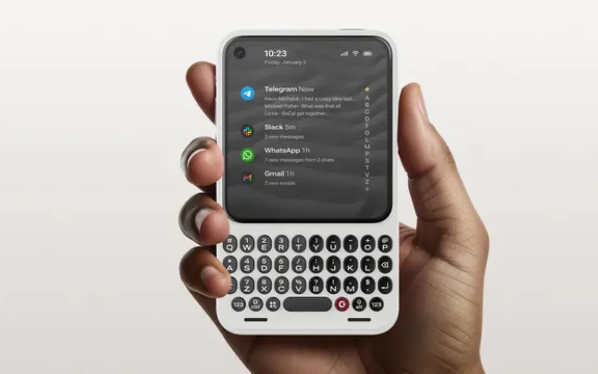 New retro style phone Clicks Communicator is made just for messaging