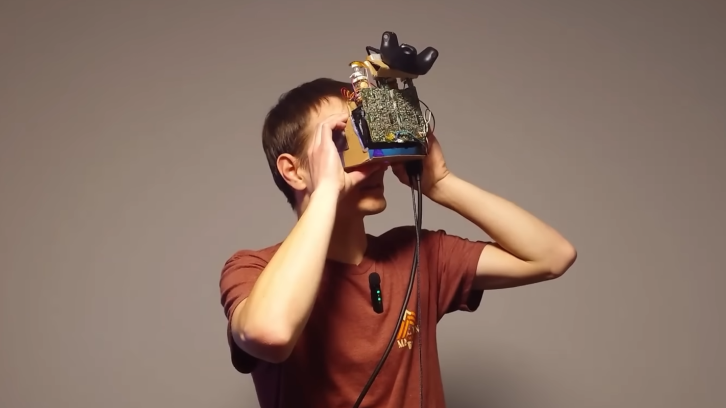 Custom VR Headset Uses Unconventional Displays