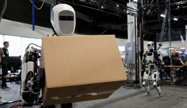 Humanoid startup Apptronik raises $520 million with backing from Google and Mercedes-Benz