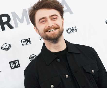 Daniel Radcliffe smiling while on the WarnerMedia red carpet