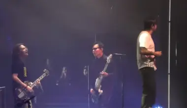 Watch Deftones Play "7 Words" With A Fan On Guitar At Lódz, Poland Show