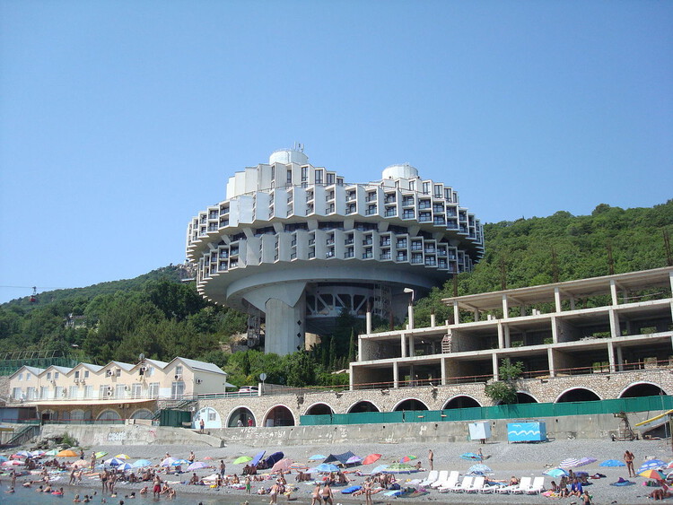 Druzhba Sanatorium: A Soviet Monument Suspended Between Earth and Sea - Image 1 of 21