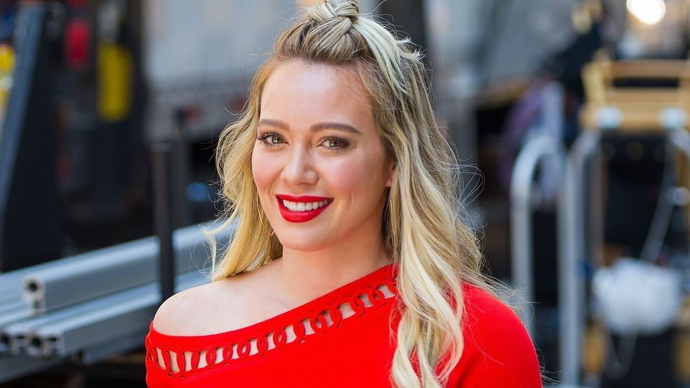 NEW YORK, NY - JUNE 12:  Actress Hilary Duff is seen filming 'Younger' in Union Square on June 12, 2017 in New York City.  (Photo by Gotham/GC Images)
