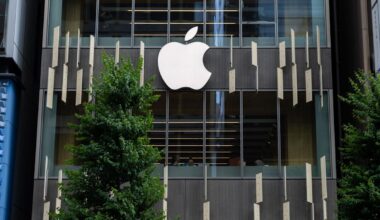 Apple's Siri relaunch is reportedly behind schedule