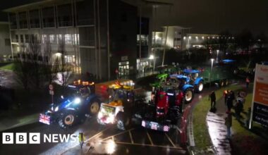 Farmers block Sainsbury's distribution centre in Northampton