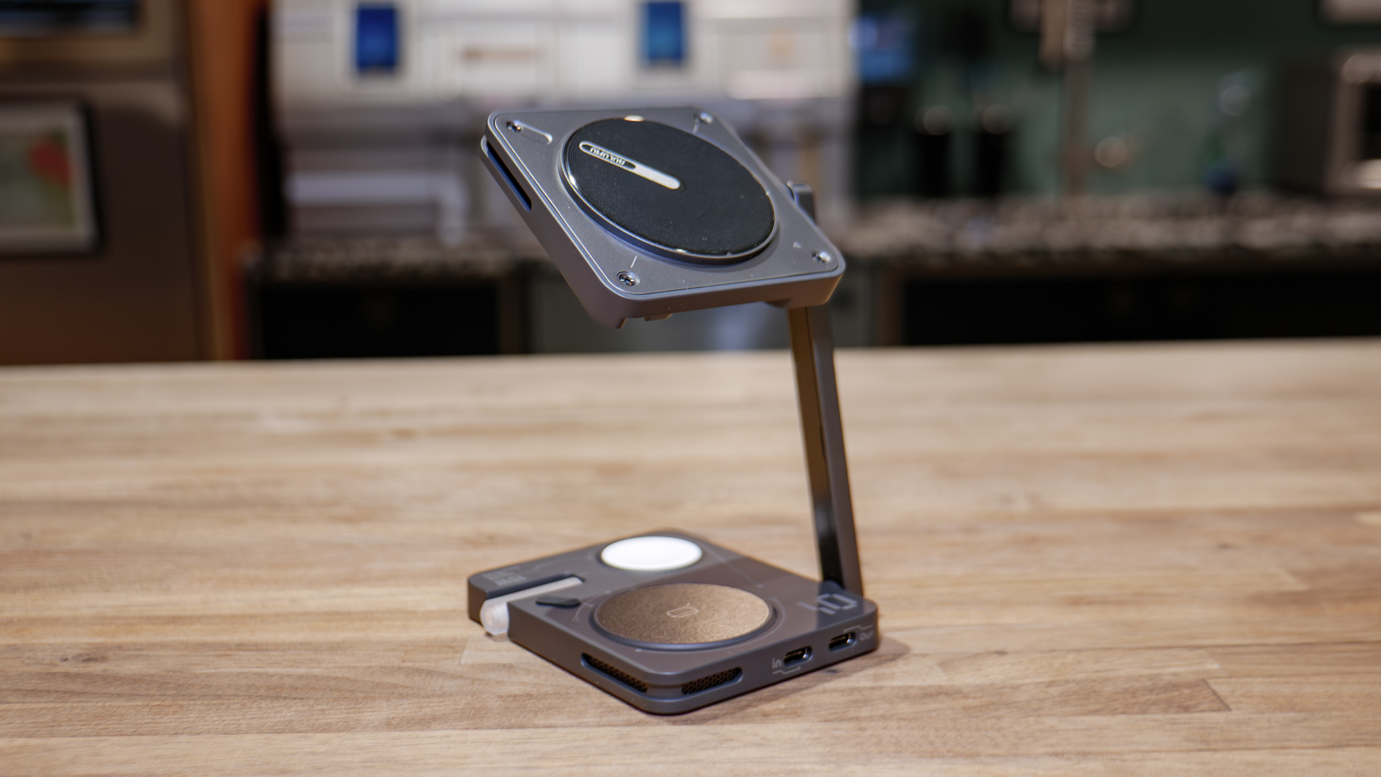 Aulumu M01 4-in-1 Folding Wireless Charging Station.