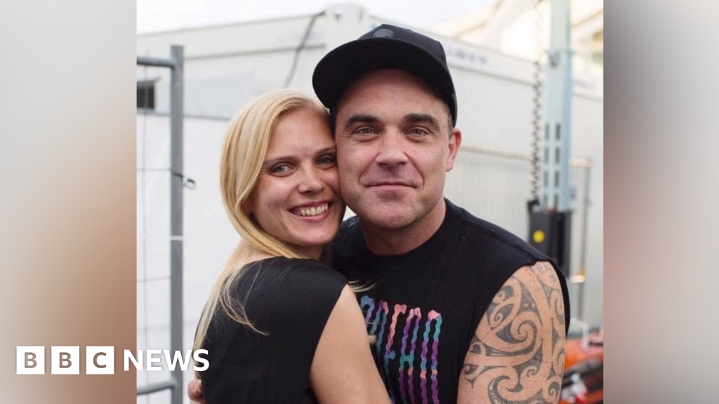'I'm travelling 1,000 miles to watch Robbie Williams' - BBC