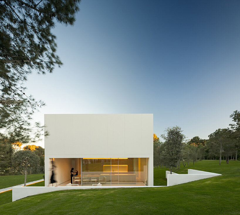 fran silvestre arquitectos develops timber-and-steel home conceived for dismantling in spain