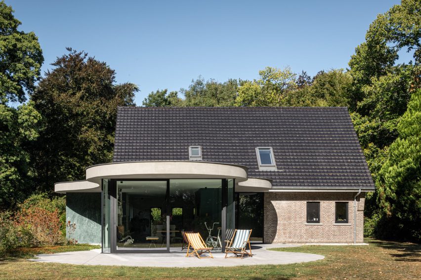 Extension with curved concrete roof and patio