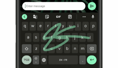 Gboard cursor mode demo: keyboard turns into trackpad on Android smartphone