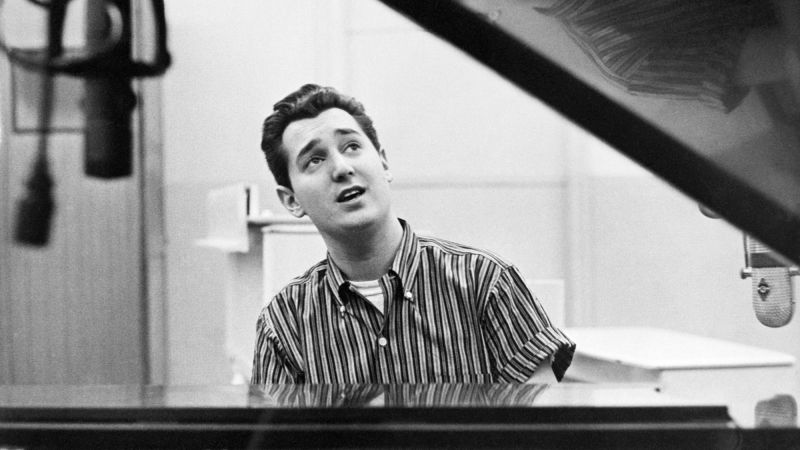 Neil Sedaka, the singer-songwriter behind dozens of hits of the 1960s and ‘70s, dies at age 86