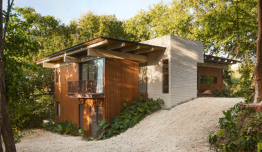 FAMM Arquitectura designs Costa Rican house around trees