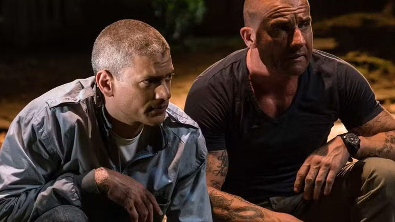 Michael Schofield and Lincoln Burrows conversing in Prison Break