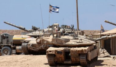Israeli troops deploy with their tanks near the border fence with the Gaza Strip on Aug. 1, 2025. (AFP Photo)