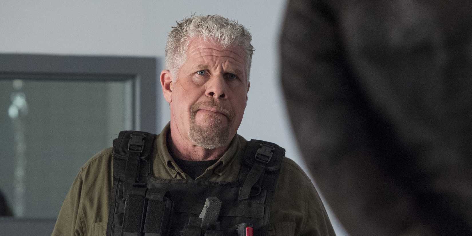 Ron Perlman as Luther Braxton biting his lip in The Blacklist season 2
