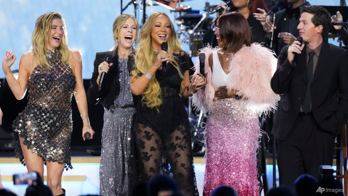 Mariah Carey feted as MusiCares Person Of The Year – and Foo Fighters bring her secret grunge past to life - CNA Lifestyle