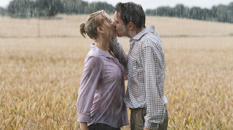 Jonathan Rhys Meyers as Chris and Scarlett Johansson as Nola, making a big mistake in Match Point