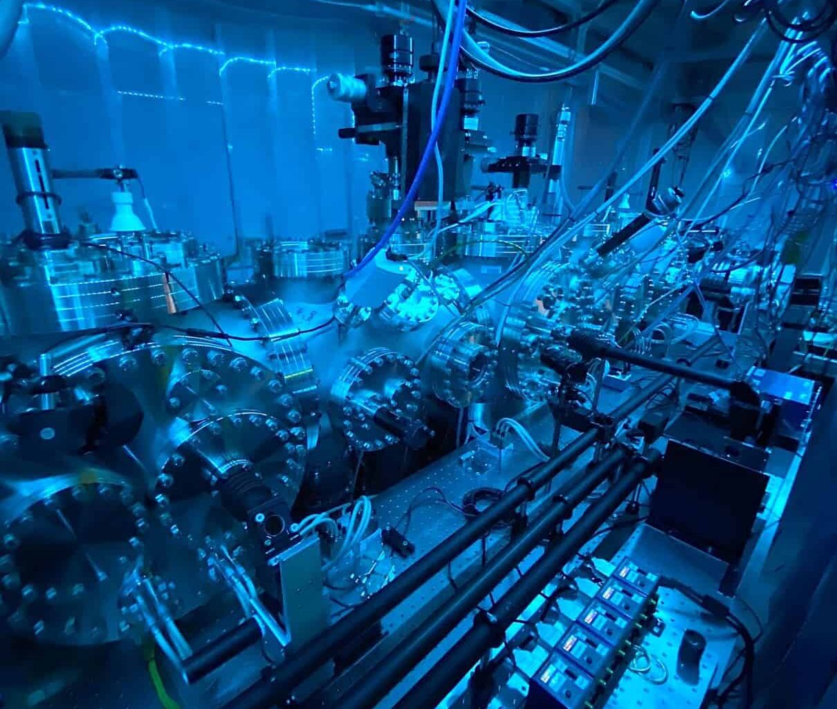 Schrödinger cat state sets new size record – Physics World