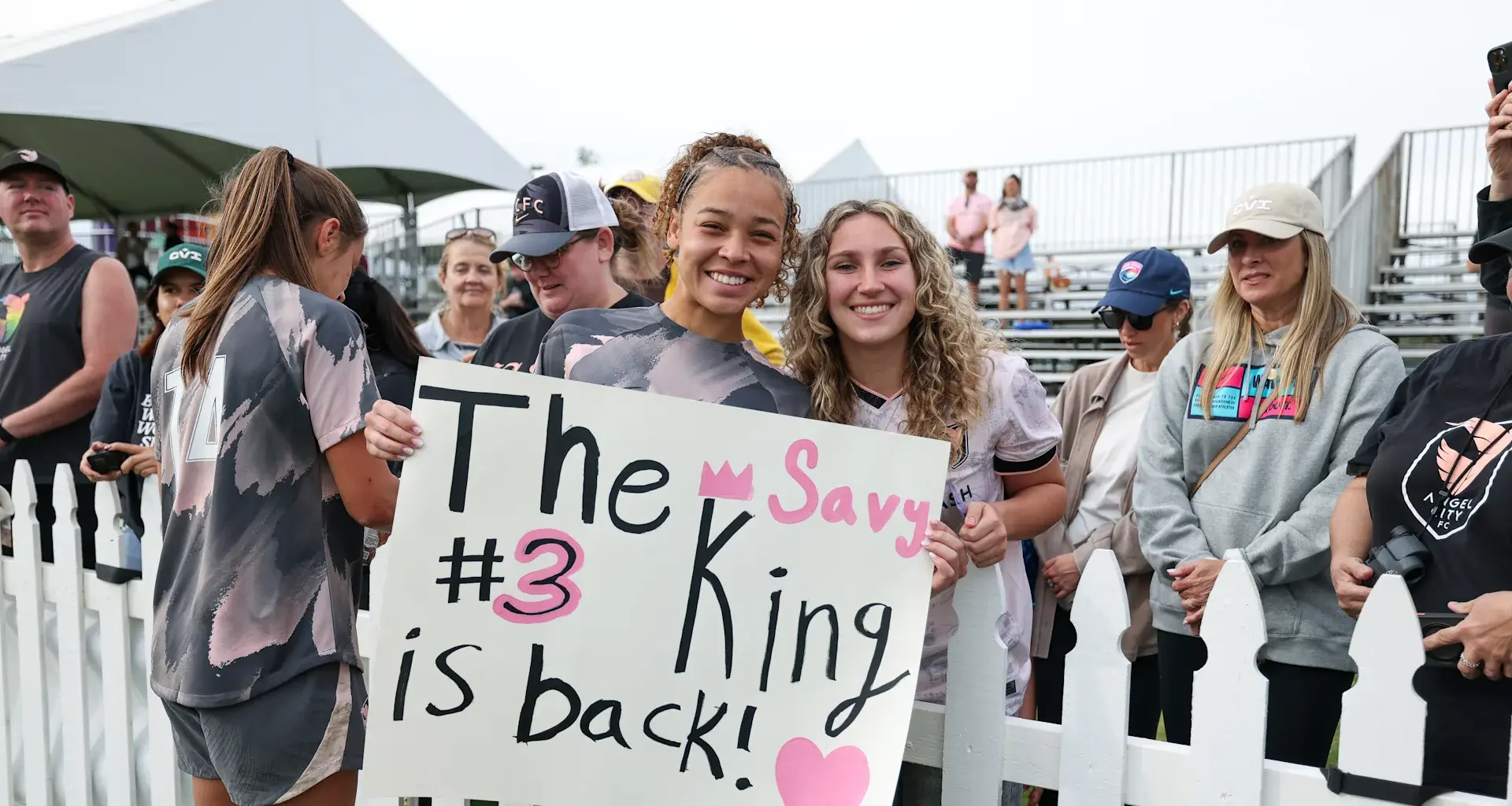 Angel City FC teammates surprise Savy King during appearance on "Jennifer Hudson Show" | News