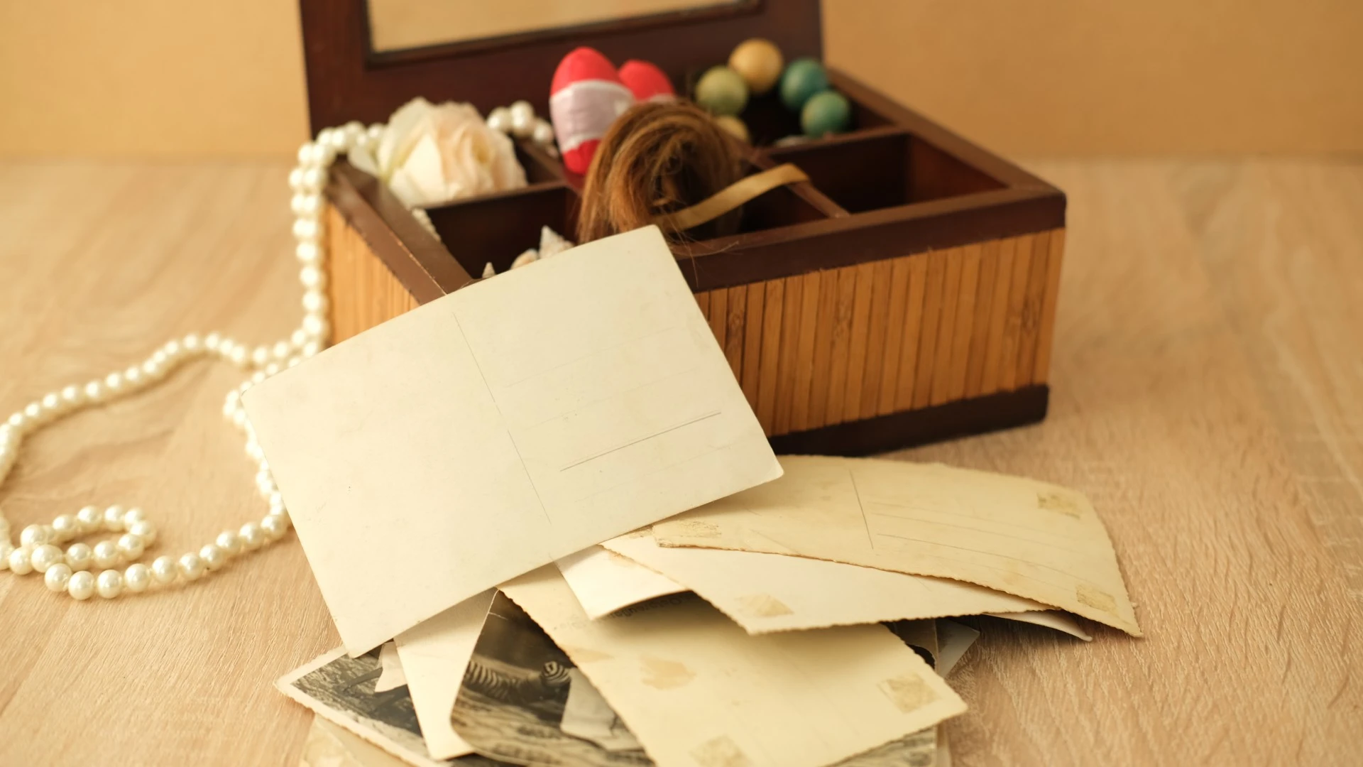 keepsakes kept by people who have pictures in photo albums