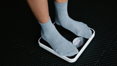 Weigh yourself every day in the morning at the same time, right after using the bathroom, advises Takai Raashid. (Pexel)